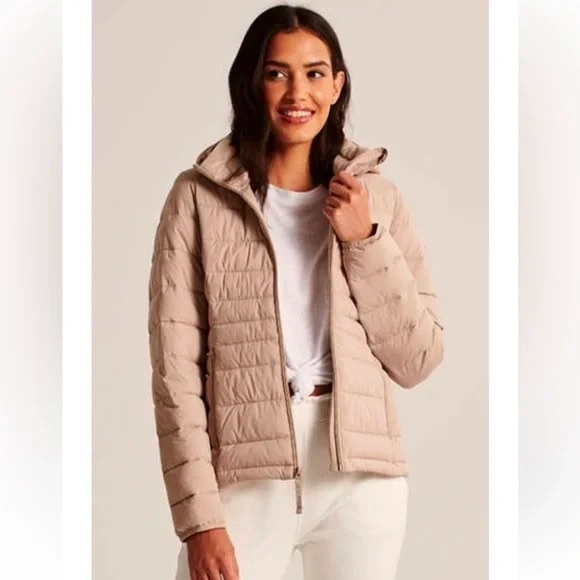 A&F - Lightweight Packable Stretch Puffer - Picture 2 of 11